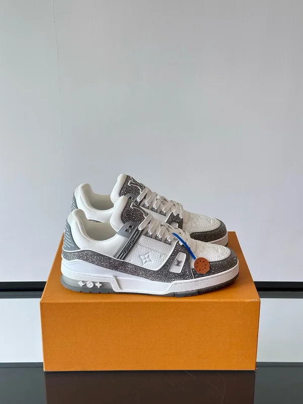 LV トレイナー スニーカー