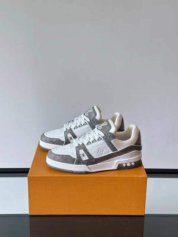 LOUIS Vuitton スニーカー クリスタル