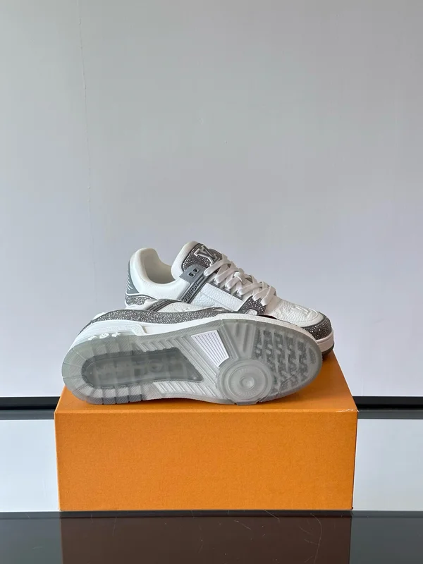 LOUIS Vuitton スニーカー クリスタル