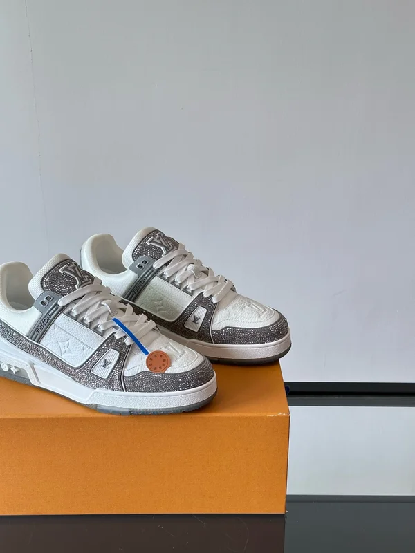 LOUIS Vuitton スニーカー クリスタル