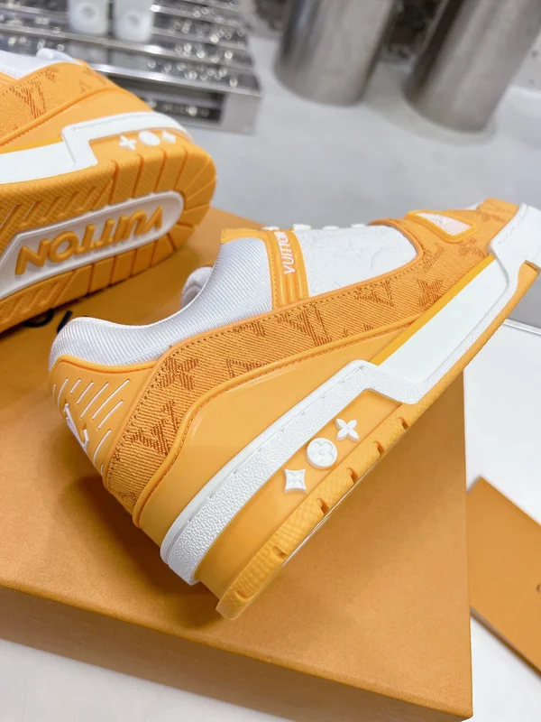 ルイヴィトン スニーカー オレンジ