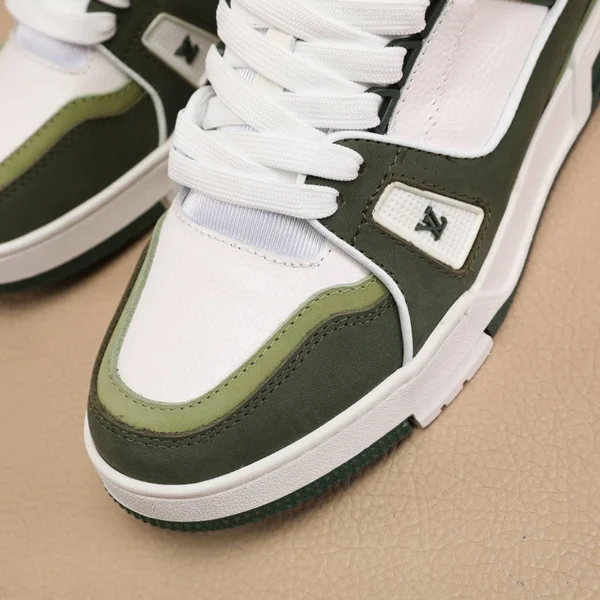 LV トレイナー スニーカー