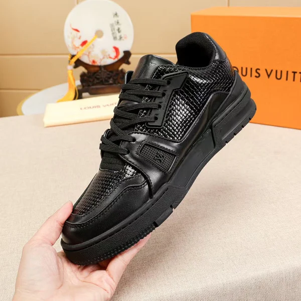 ヴィトン 運動靴 偽物