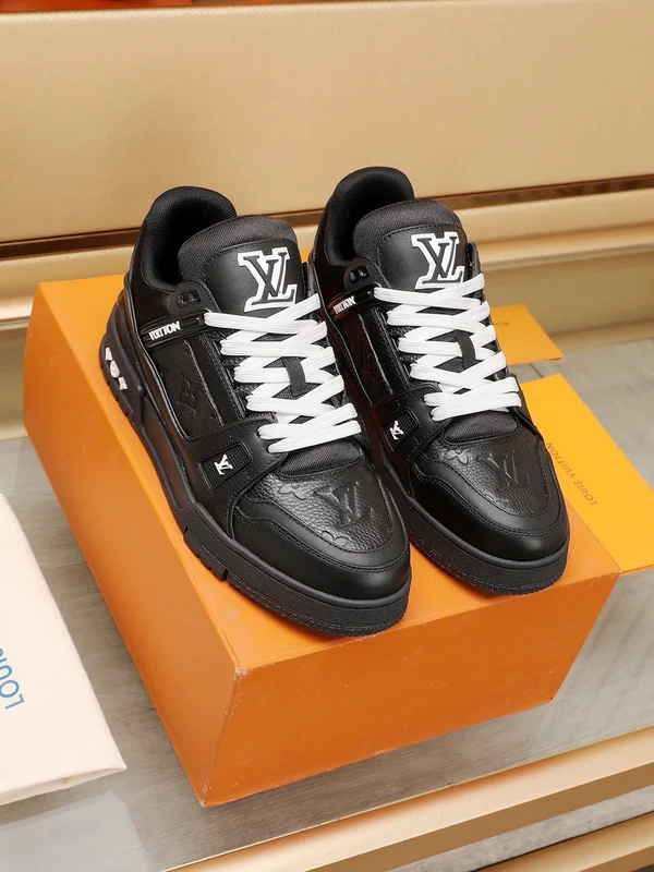 LV トレイナー スニーカー