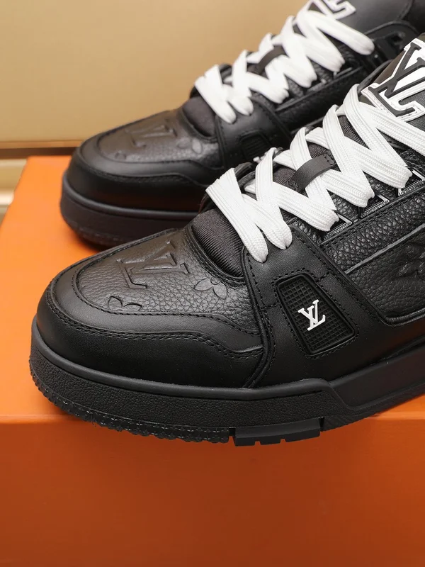 ブランドスニーカー 偽物