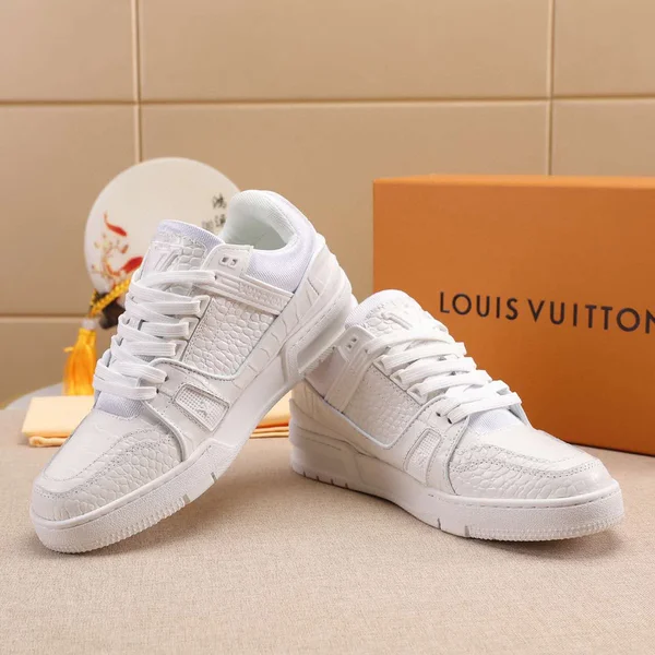 新品 ルイヴィトントレイナー スニーカー