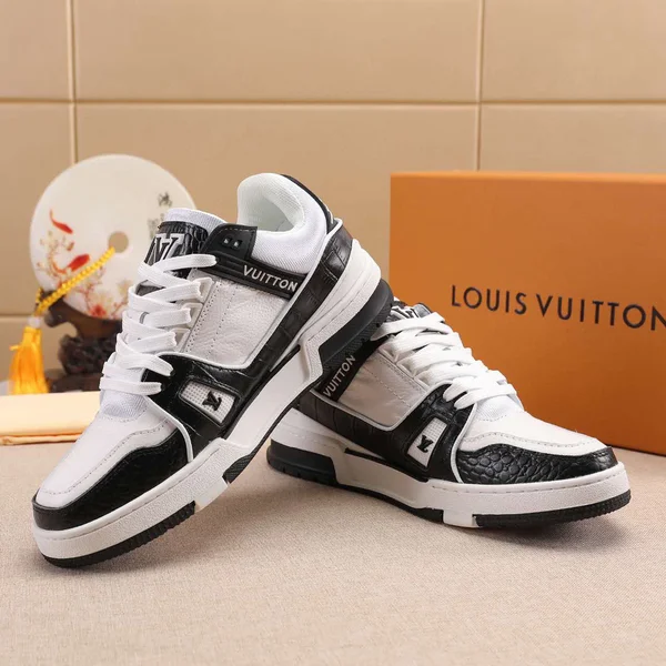 ルイヴィトン スニーカー 白黒