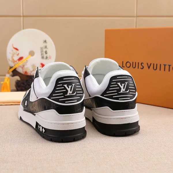 ルイヴィトン スニーカー 白黒