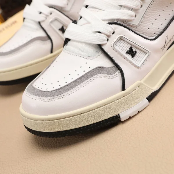 ルイヴィトントレイナー スニーカー