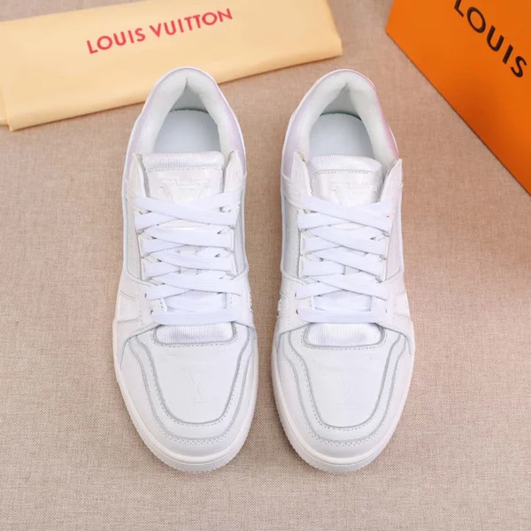 ルイヴィトントレイナー ライン スニーカー