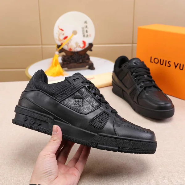 ルイヴィトントスニーカー 防水