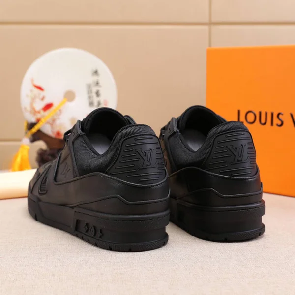 ルイヴィトントスニーカー 防水