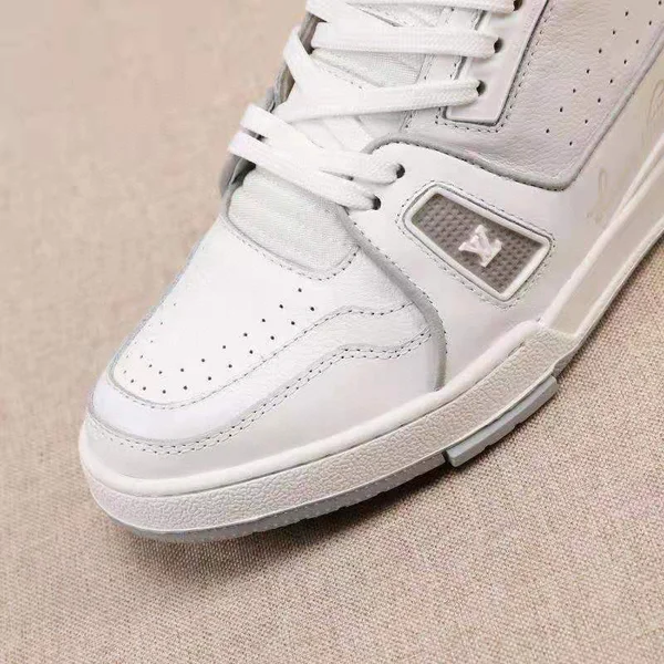 ルイヴィトン ホワイト スニーカー