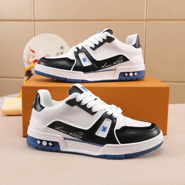 LV ロゴ スニーカー