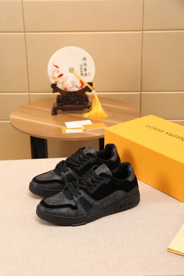 ルイヴィトントレーナーラインスニーカー