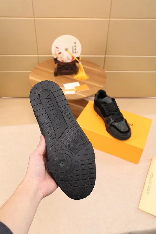 ルイヴィトン メンズスニーカー