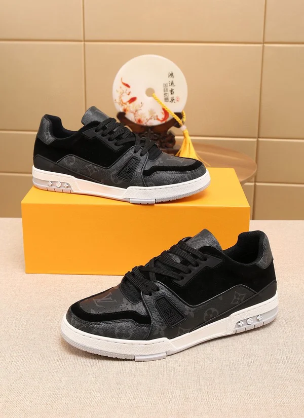 ルイヴィトン モノグラム スニーカー