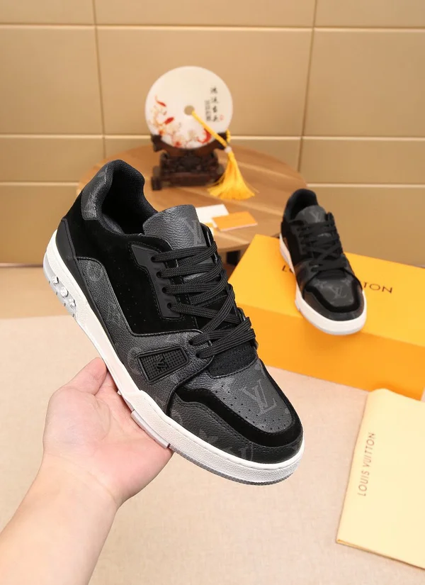 ルイヴィトン LVトレイナー