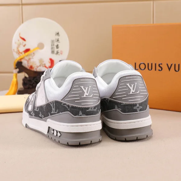 LV スニーカー 偽物 安い