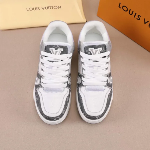 LV スニーカー 偽物 安い