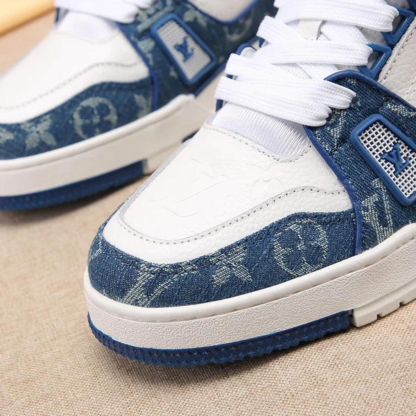 ルイヴィトン ローカットスニーカー