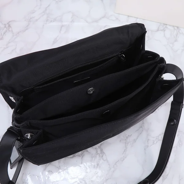 PRADA ショルダーバッグ レディース ブラック