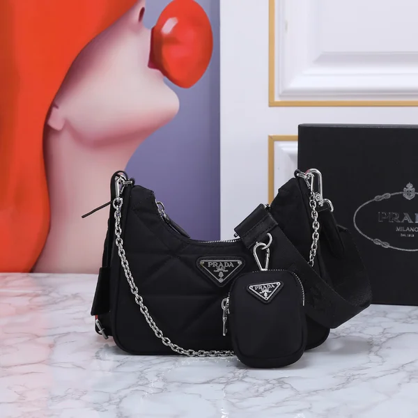 プラダ パデッド Nylon