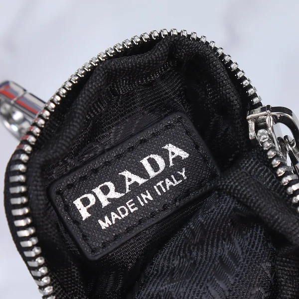 プラダ パデッド バッグ