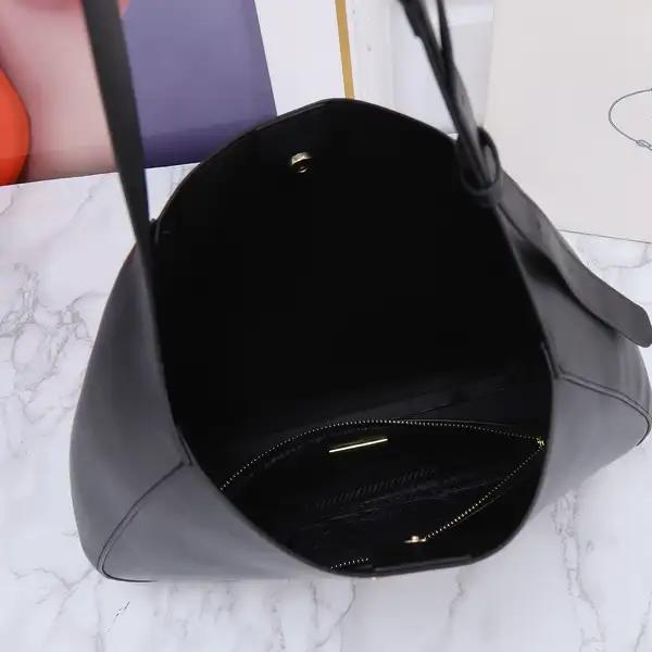 PRADA Cleo ラージトートバッグ