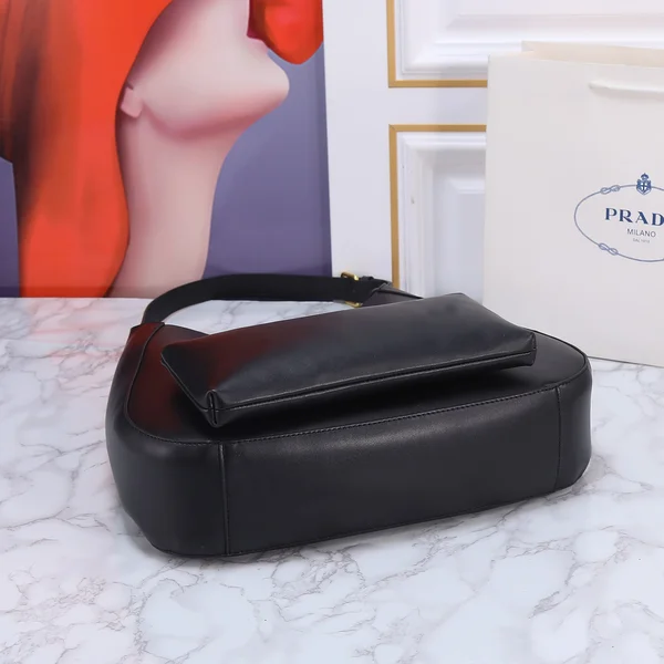 プラダブラッシュドレザー バッグ