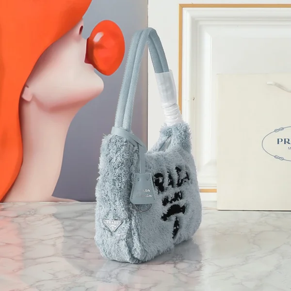 PRADA ハンドバッグ ふわふわ