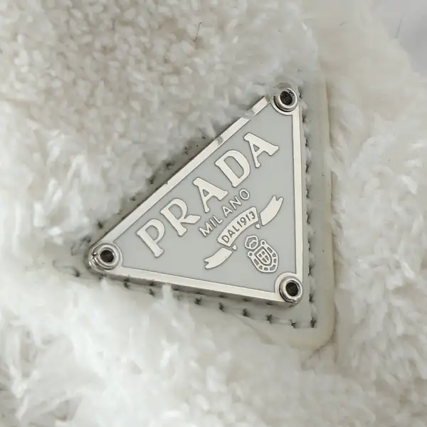 プラダ ロゴハンドバッグ