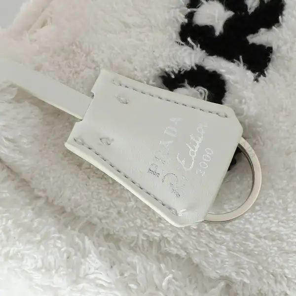 PRADA ミニ テリー