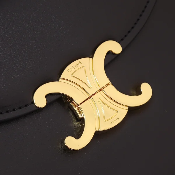 セリーヌ ティーン ブザス