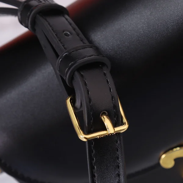 セリーヌ トリオンフ ブザス