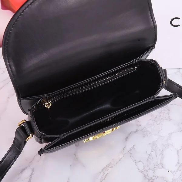 セリーヌスモールブザス