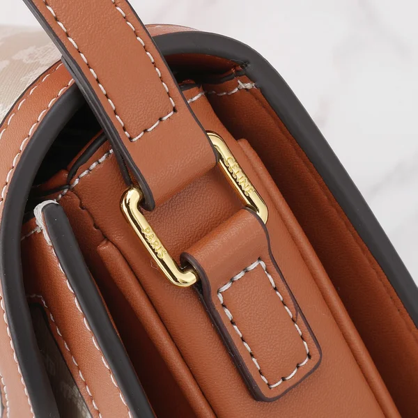 CELINE トリオンフ ショルダーバッグ