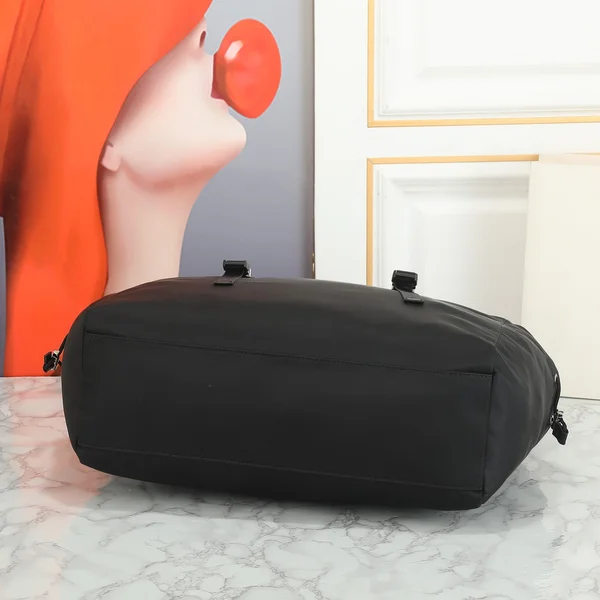 PRADA メンズ トートバッグ