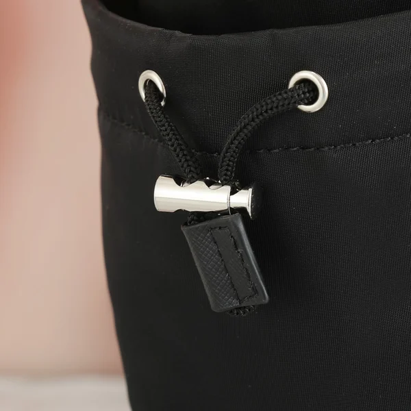 プラダ サフィアーノレザー ハンドバッグ