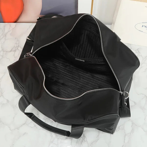 プラダ ロゴ ショルダーバッグ