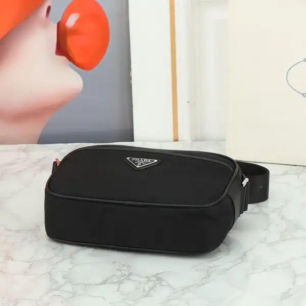 プラダ レディースショルダーバッグ