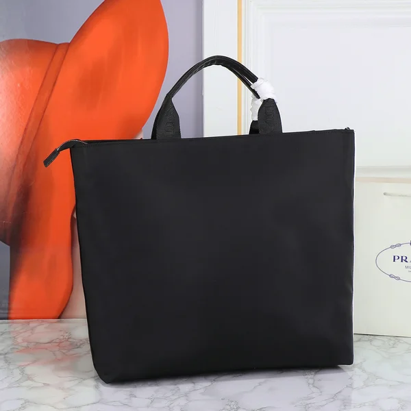 プラダ コラボ トートバッグ
