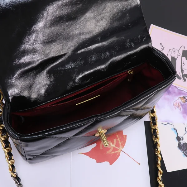 CHANEL ラムスキン ショルダーバッグ