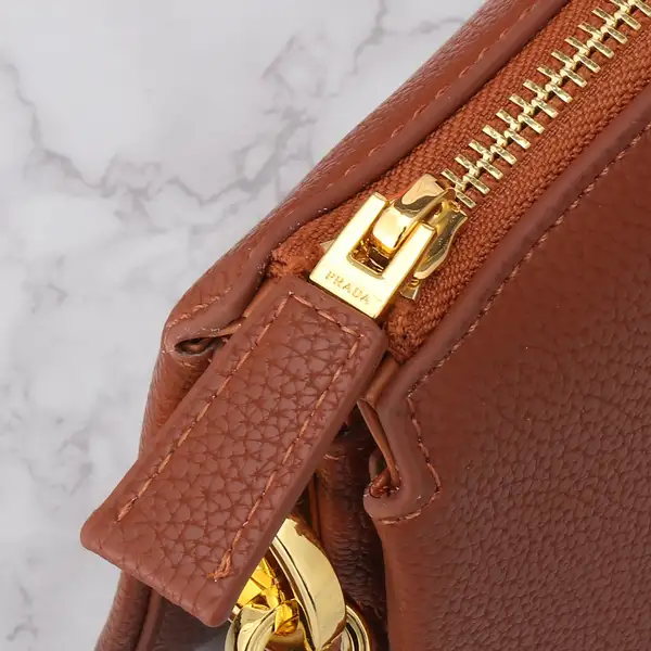 プラダ クロスボディ