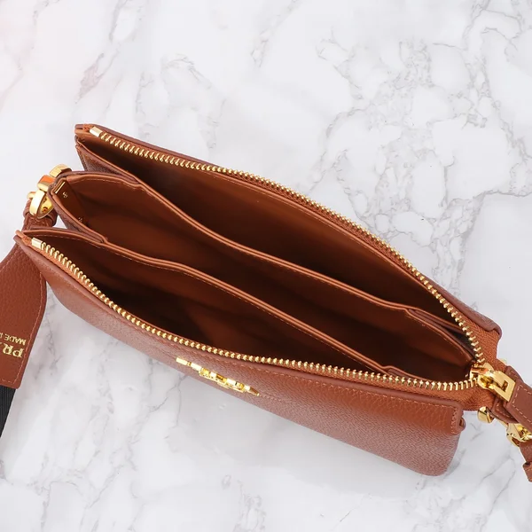 プラダ グレインカーフ レザーショルダーバッグ