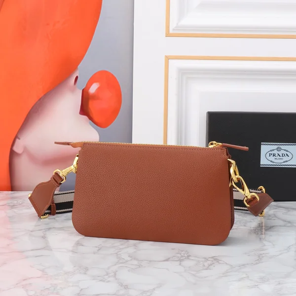 PRADA ショルダーバッグ ブラウン