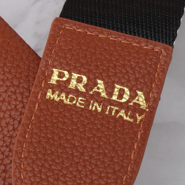 PRADA ショルダーバッグ ブラウン