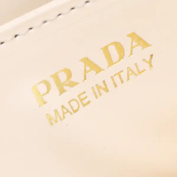 PRADA ショルダーポシェット