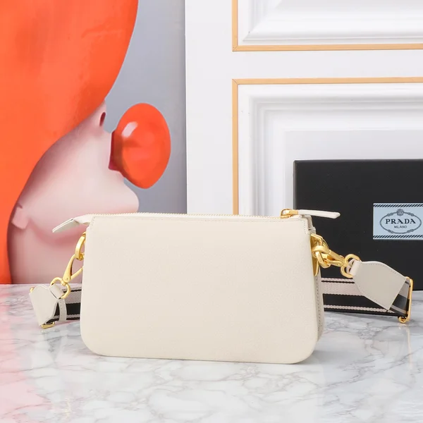 PRADA ショルダーバッグ ホワイト 白