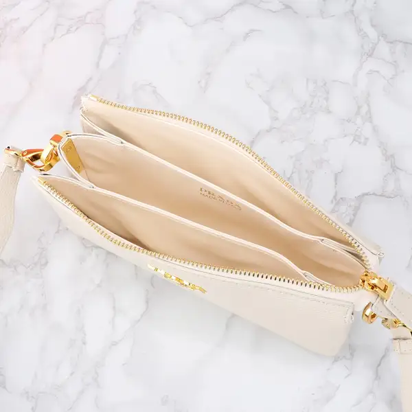 PRADA ショルダーバッグ ホワイト 白